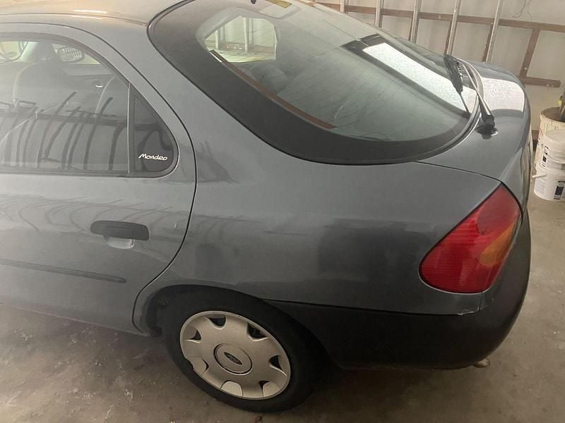 Second-hand Ford Mondeo 116 CP (85 kW) 1999 Argintiu Berlinǎ