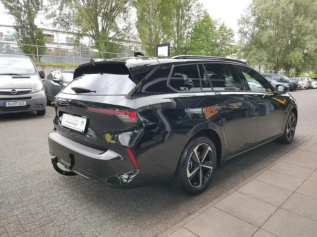 Gebraucht Opel Astra 131 PS (96 kW) 2024 Karbon schwarz Kleinwagen
