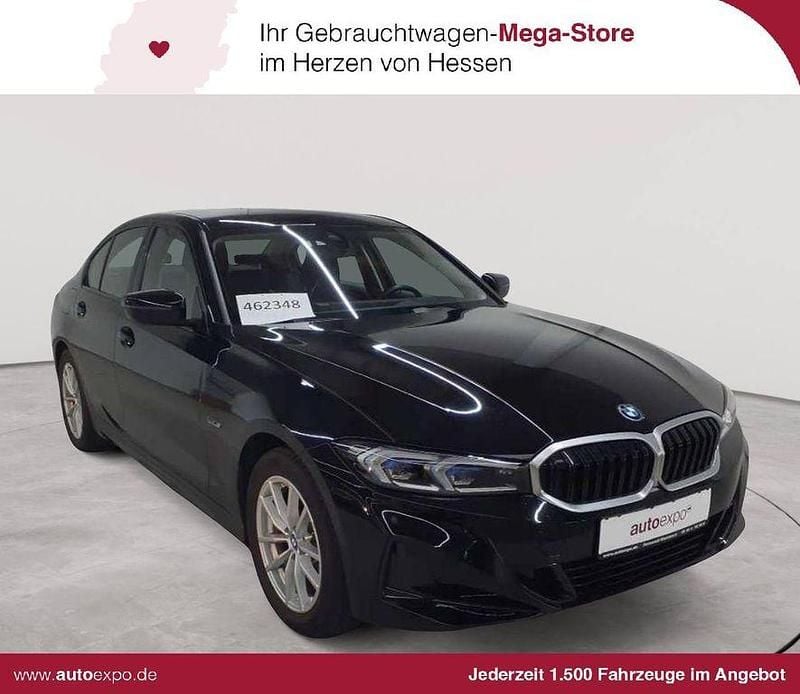 Schwarz uni Gebraucht 2022 BMW 320e Sport Line Limousine | 25.590 € (Superpreis) - Bild 1/4