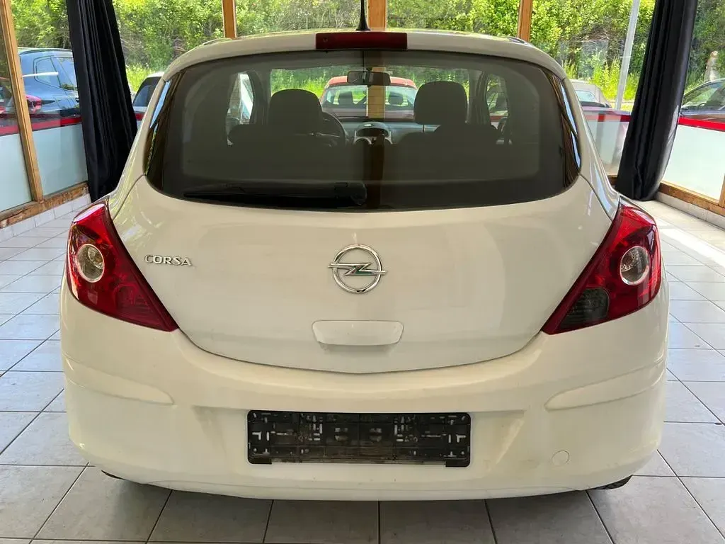 Używany Opel Corsa Selection 69 KM (50 kW) 2014 Biały Hatchback