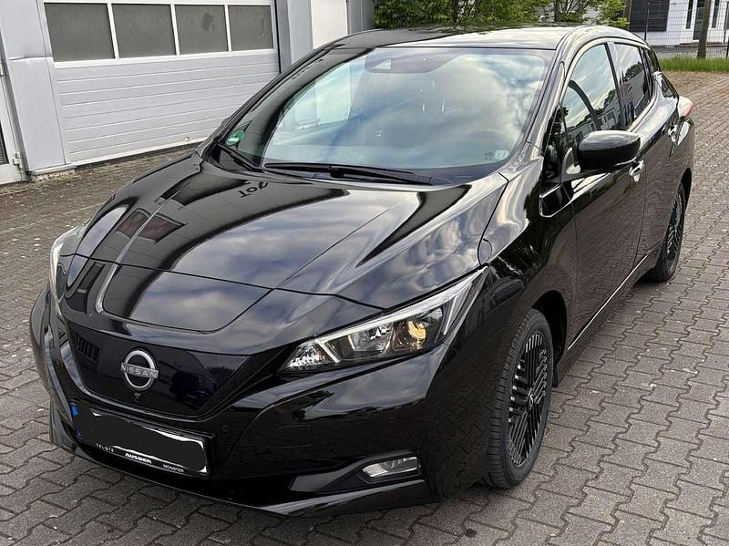 Schwarz Gebraucht 2022 Nissan Leaf N-Connecta Kleinwagen | 16.900 € (Guter Preis) - Bild 1/4