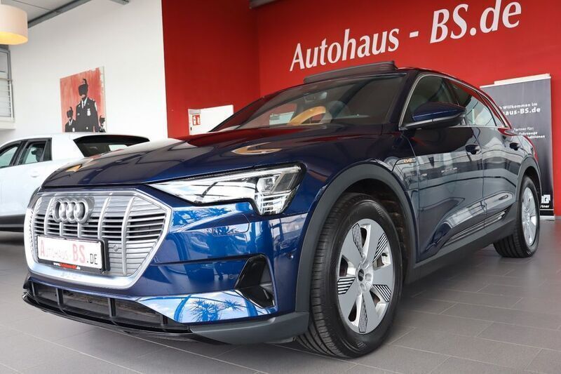 Blau Gebraucht 2021 Audi e-tron S-Line SUV | 27.770 € (Superpreis) - Bild 1/4