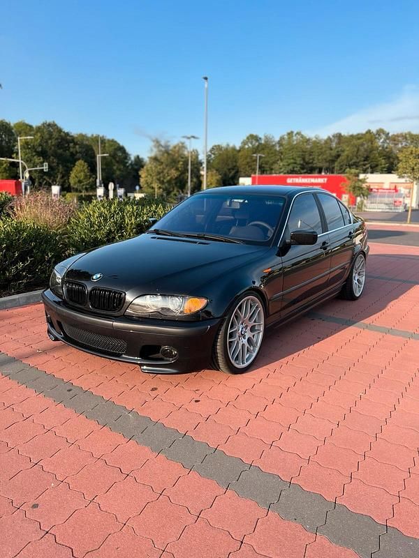 Schwarz Gebraucht 2002 BMW 330 Limousine | 6.000 € (Fairer Preis) - Bild 1/4
