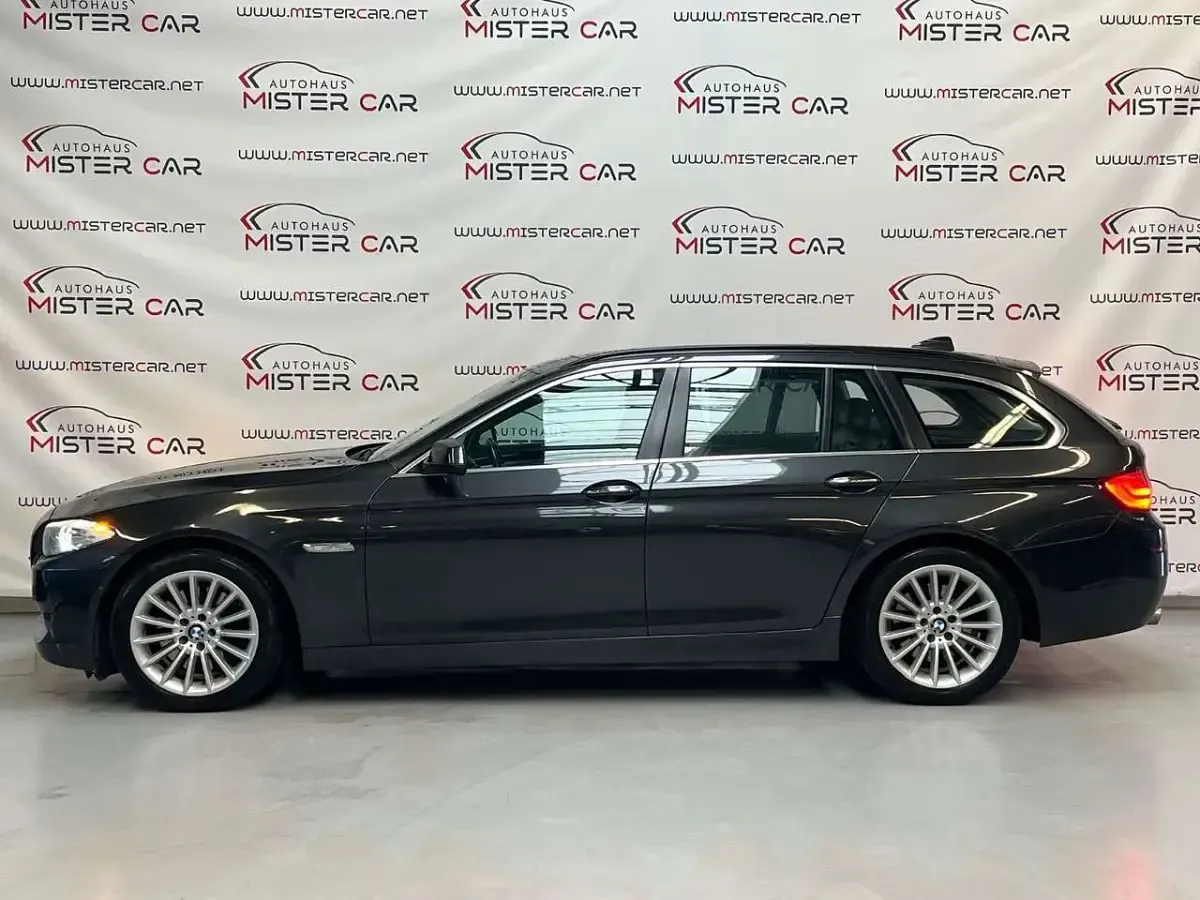 Gebraucht BMW 530 Sport Line 245 PS (180 kW) 2011 Sophistograu brillanteffekt me Kombi