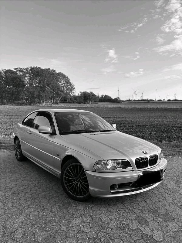 Silber Gebraucht 2003 BMW 318 Coupé | 1.350 € (Superpreis) - Bild 1/4