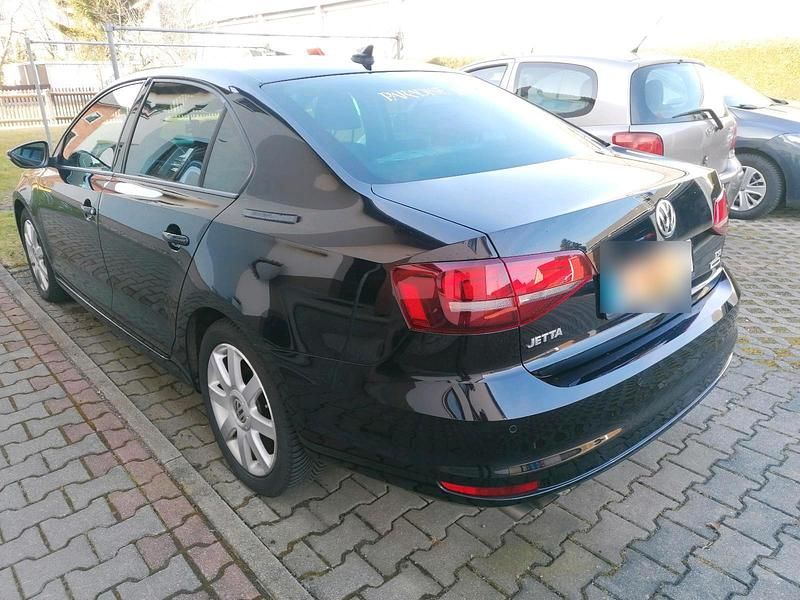 Gebraucht VW Jetta 125 PS (91 kW) 2016 Schwarz Limousine
