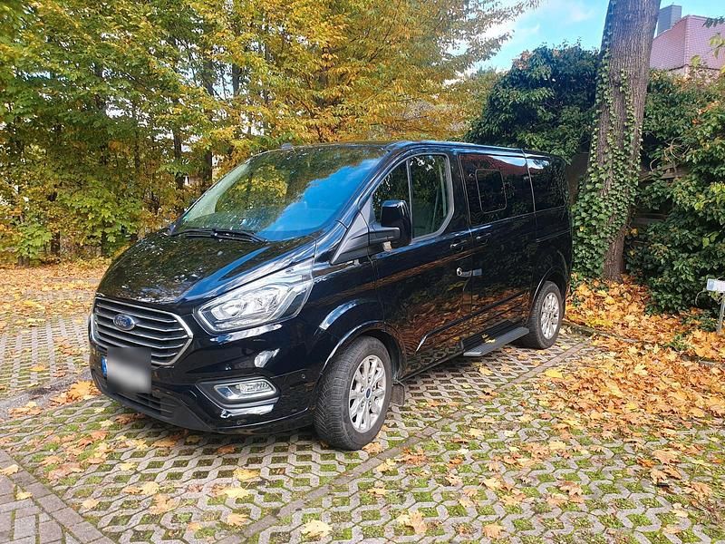 Schwarz Gebraucht 2021 Ford Tourneo Titanium Van / Kleinbus | 31.000 € (Superpreis) - Bild 1/3