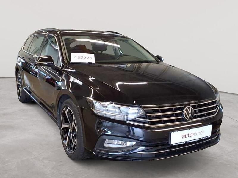 Deep black perleffekt Gebraucht 2022 VW Passat Business Kombi | 22.390 € (Guter Preis) - Bild 1/4