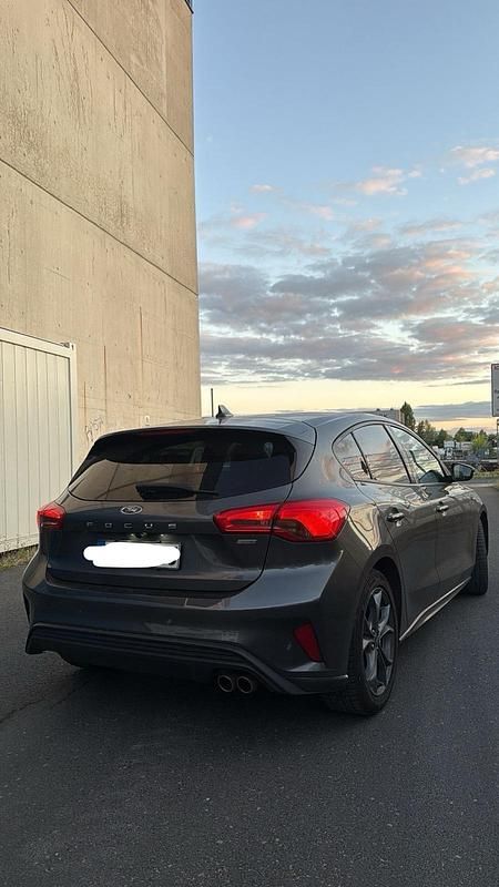 Gebraucht Ford Focus ST-Line 125 PS (91 kW) 2020 Grau Kleinwagen