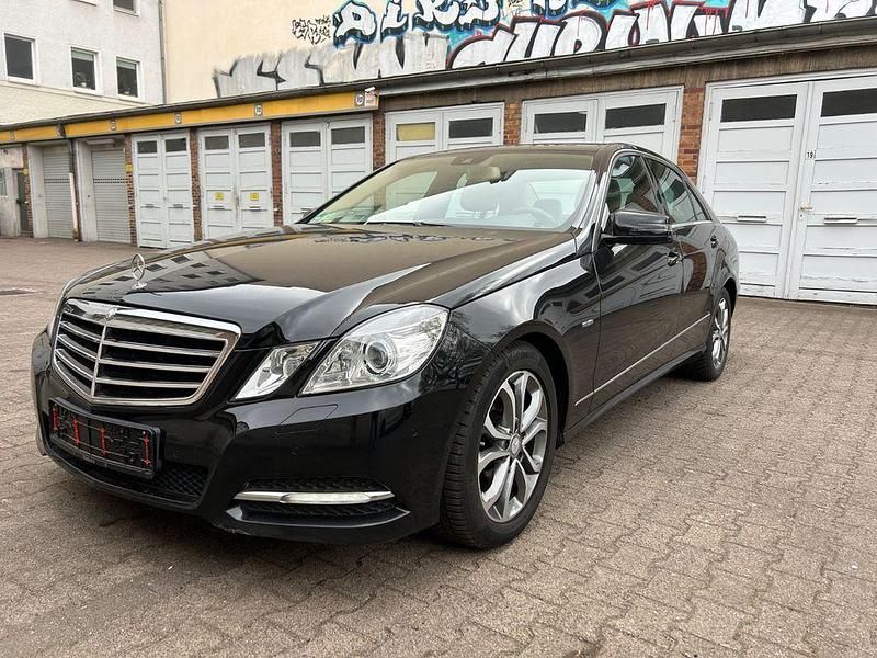 Gebraucht Mercedes E250 204 PS (150 kW) 2011 Schwarz Limousine