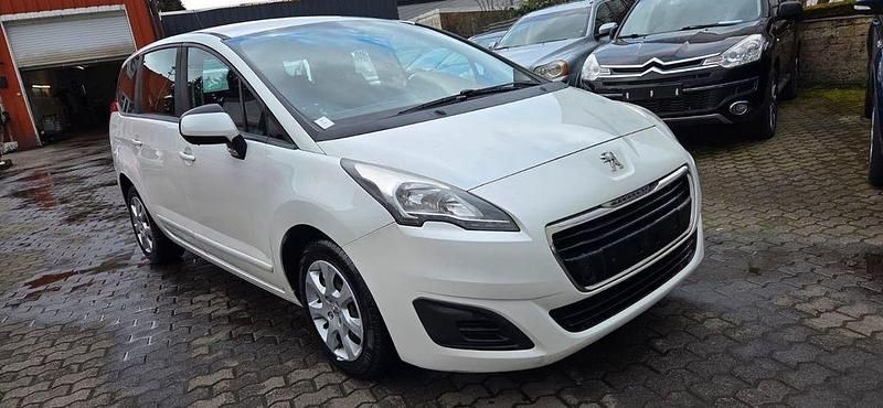 Gebraucht Peugeot 5008 Access 114 PS (83 kW) 2014 Weiß Van / Kleinbus