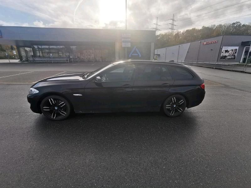 Gebraucht BMW 520 184 PS (135 kW) 2011 Schwarz Kombi