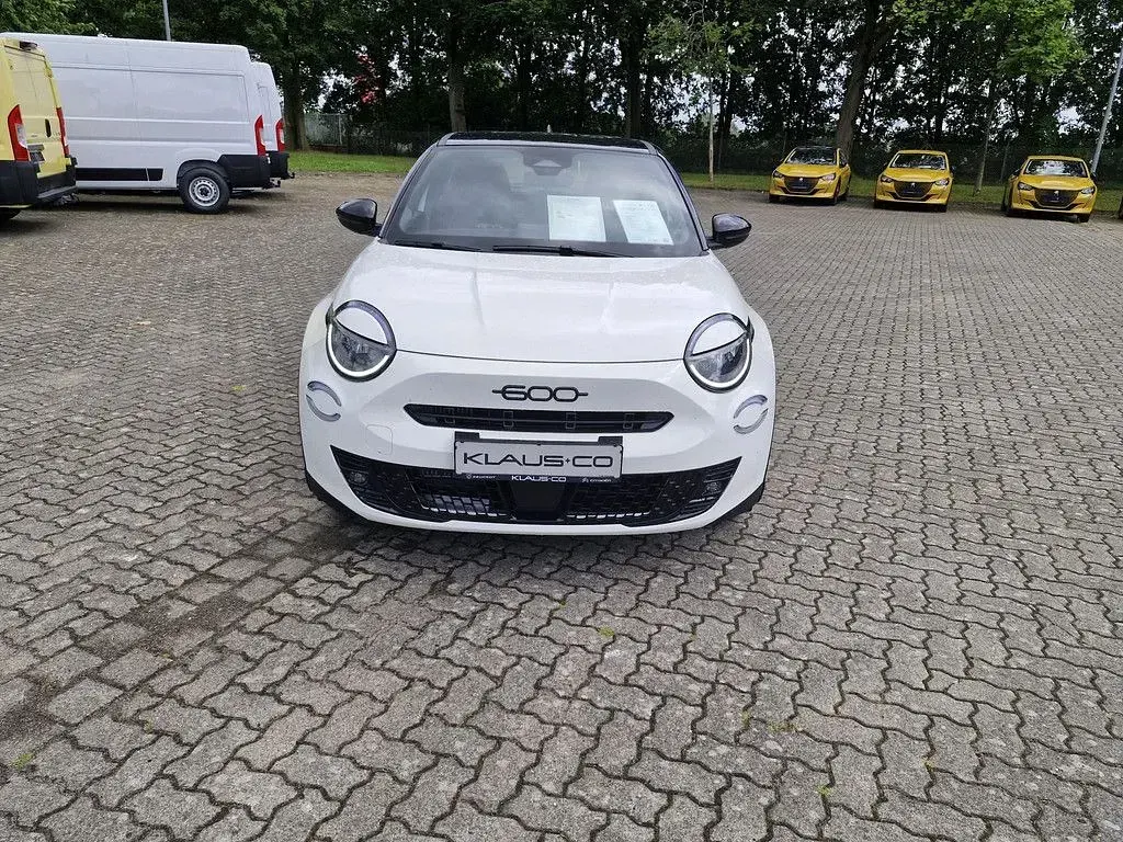 Neu Fiat 600 Street 101 PS (74 kW) 2026 Weiß SUV