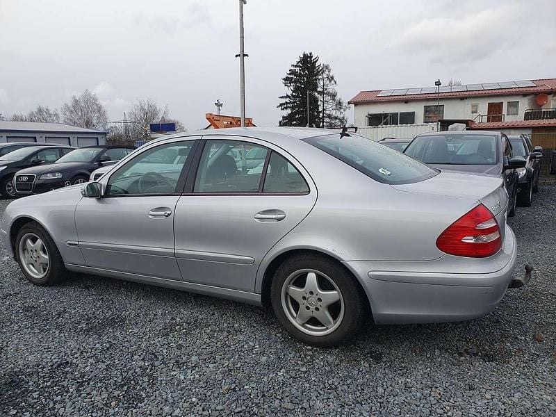 Second-hand Mercedes E220 150 CP (110 kW) 2004 Argintiu Berlinǎ