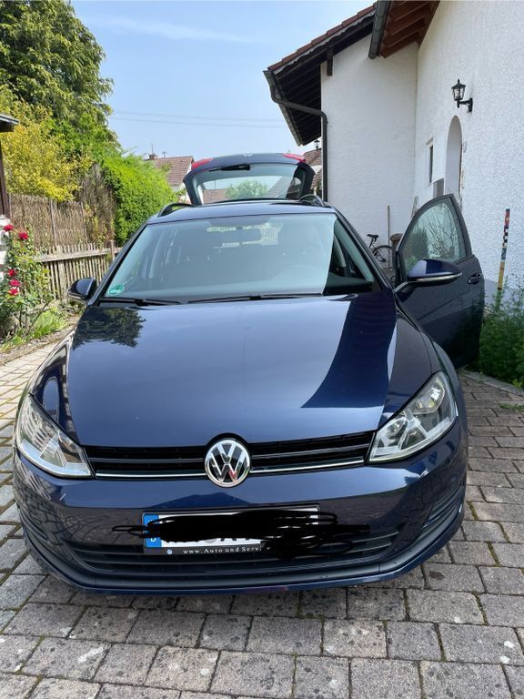 Blau Gebraucht 2015 VW Golf VII Comfortline Kombi | 11.990 € (Etwas zu teuer) - Bild 1/4