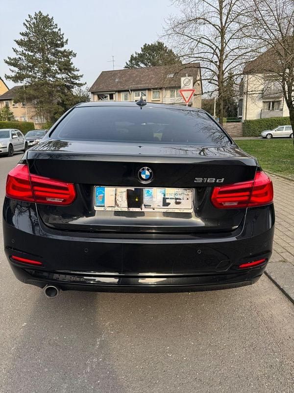 Gebraucht BMW 318 Advantage 150 PS (110 kW) 2017 Schwarz Limousine