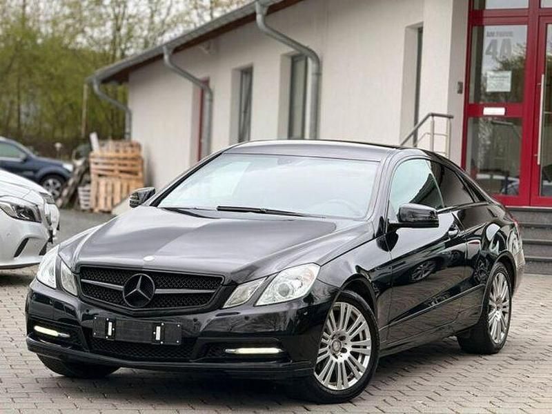 Gebraucht Mercedes E200 Avantgarde 184 PS (135 kW) 2011 Schwarz Coupé