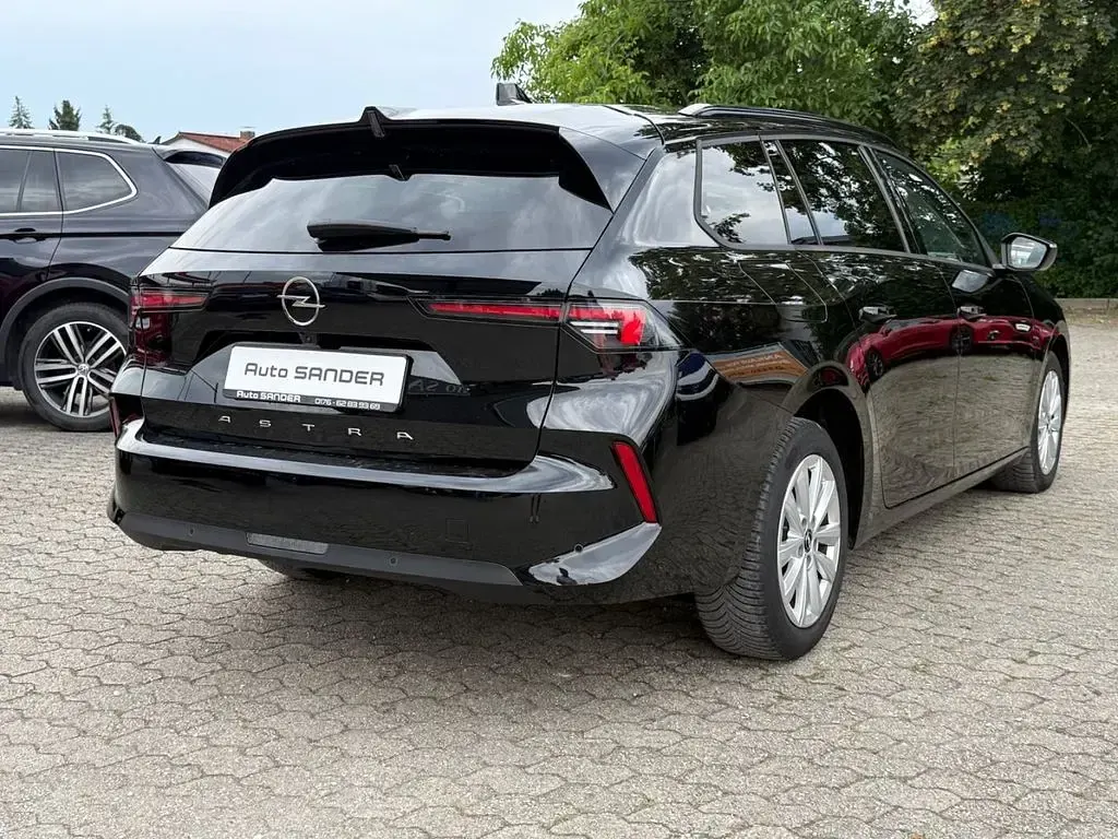 Gebraucht Opel Astra Enjoy 131 PS (96 kW) 2024 Schwarz Kleinwagen