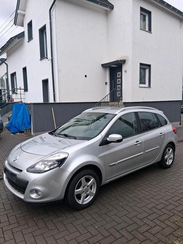 Grau Gebraucht 2010 Renault Clio GrandTour Kombi | 2.300 € (Guter Preis) - Bild 1/4