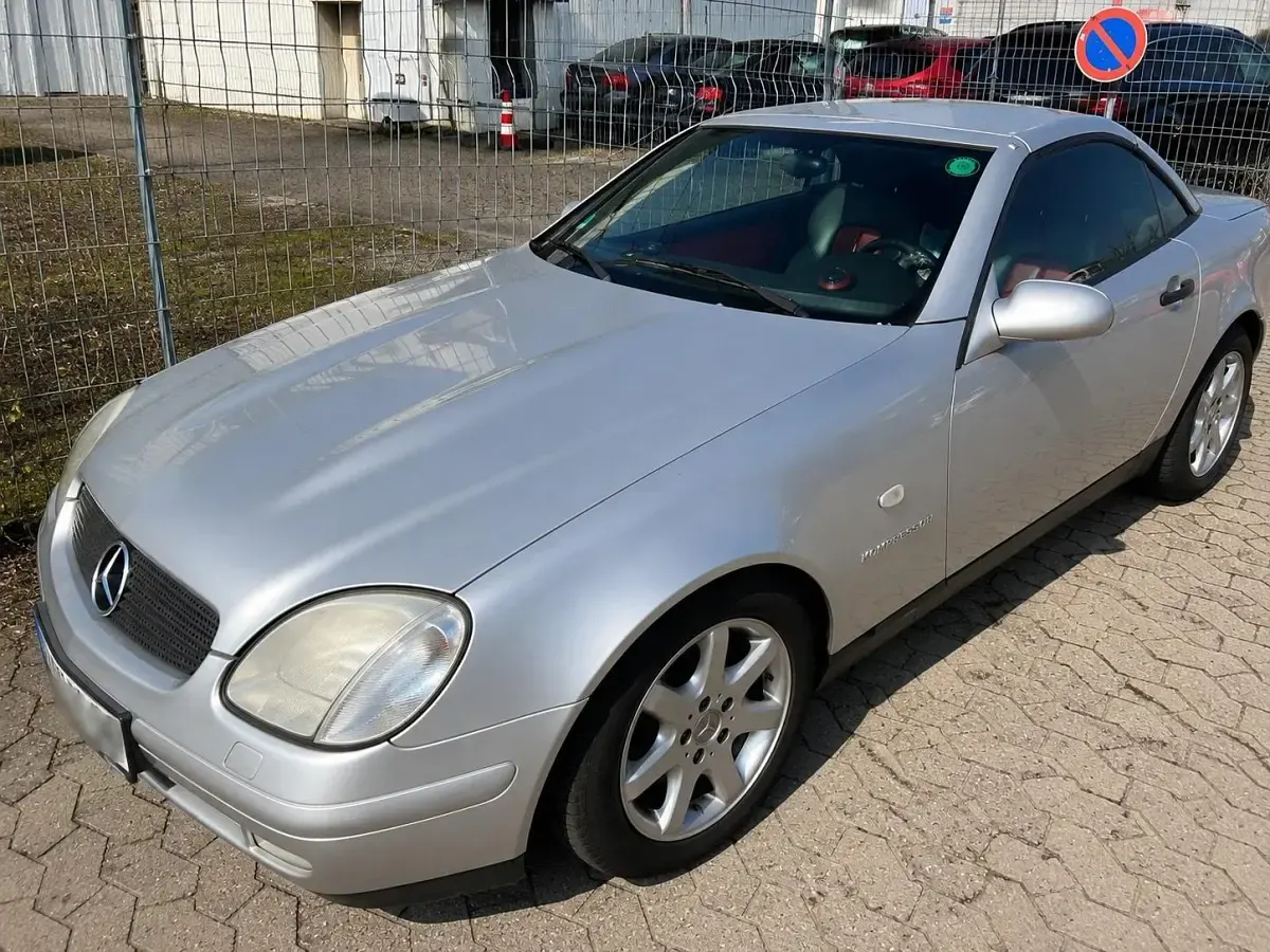 Gebraucht Mercedes SLK230 193 PS (141 kW) 1997 Silber Cabrio