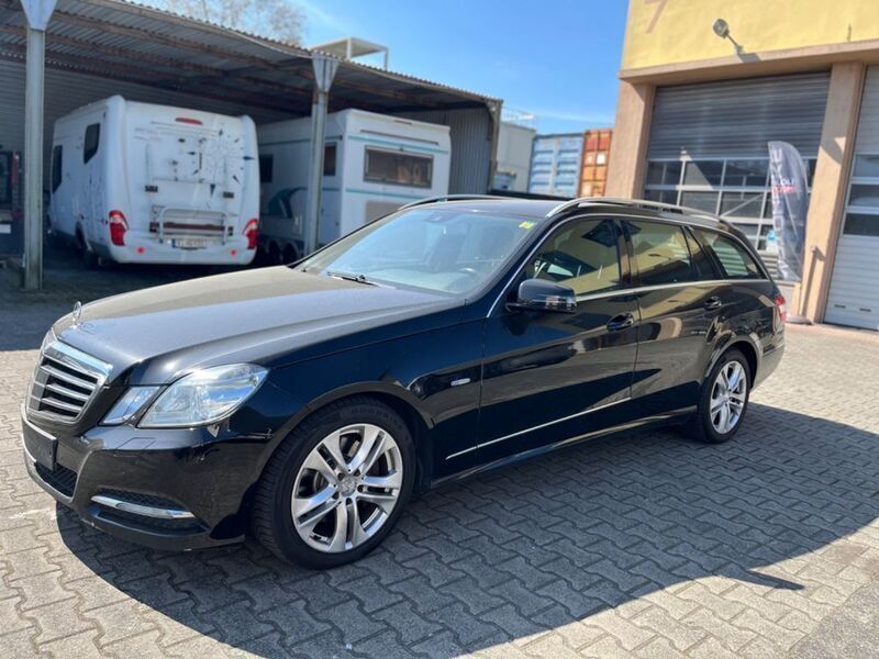 Schwarz Gebraucht 2012 Mercedes E350 Kombi | 4.990 € - Bild 1/4