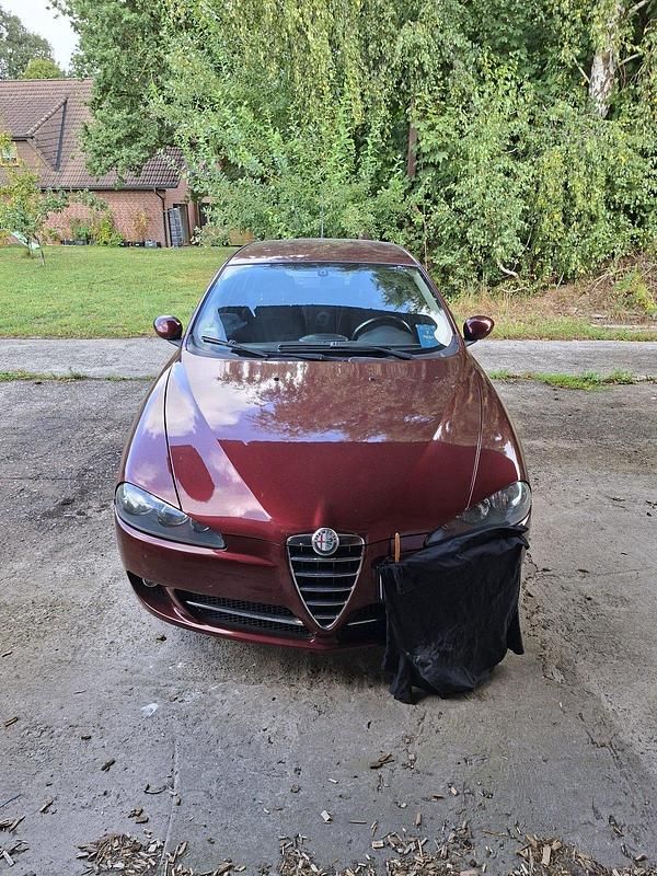 Rot Gebraucht 2006 Alfa Romeo 147 Kleinwagen | 1.500 € (Fairer Preis) - Bild 1/4