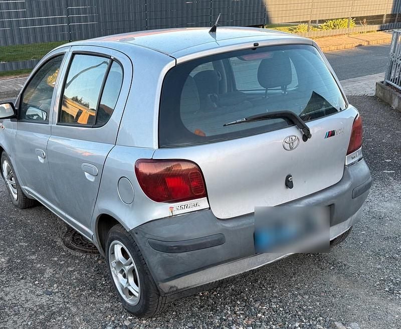 Gebraucht Toyota Yaris 60 PS (44 kW) 2004 Silber Kleinwagen