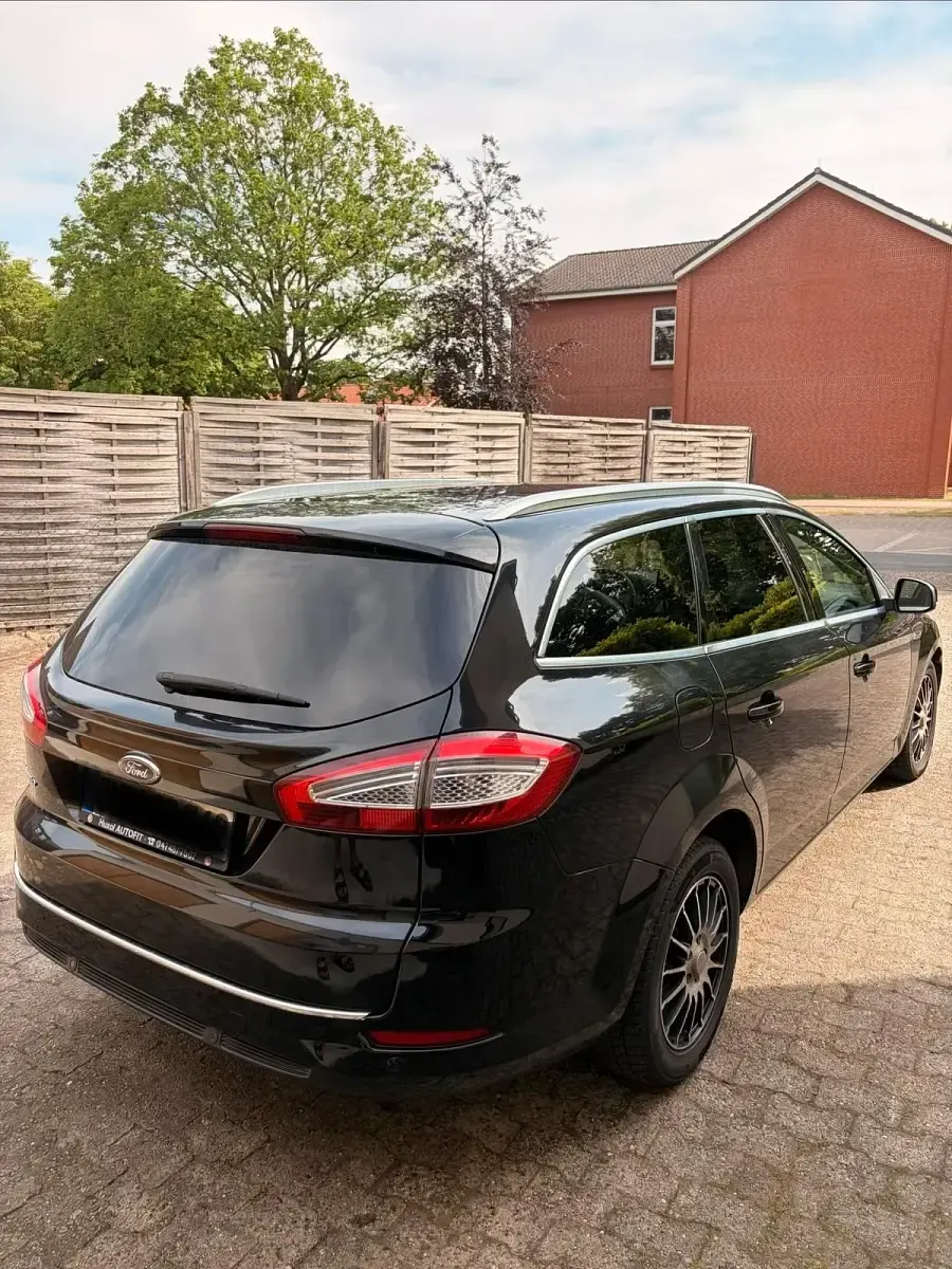 Gebraucht Ford Mondeo 163 PS (119 kW) 2012 Schwarz Kombi