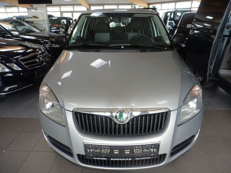 Silber Gebraucht 2010 Skoda Fabia Classic Limousine | 5.999 € (Etwas zu teuer) - Bild 1/4