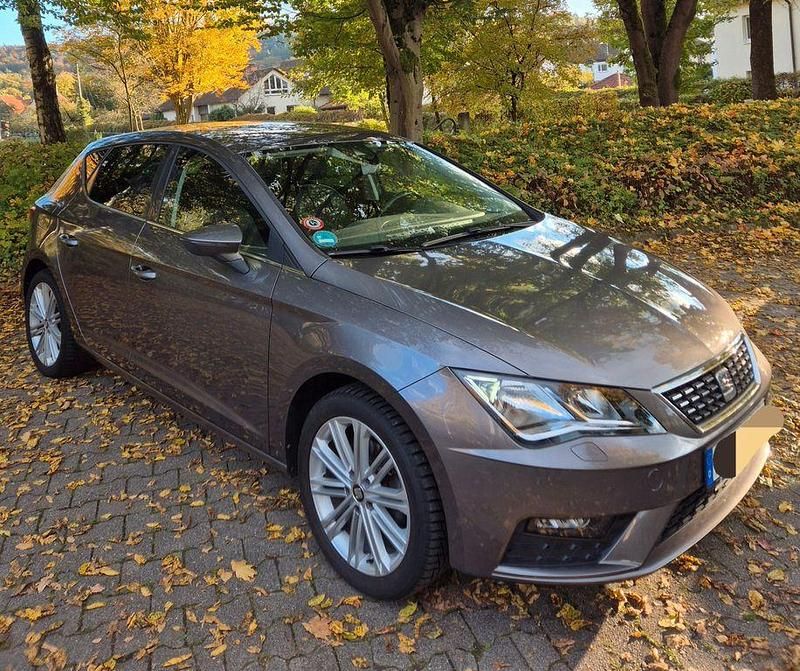 Grau Gebraucht 2017 Seat Leon XCELLENCE Limousine | 13.333 € (Fairer Preis) - Bild 1/4
