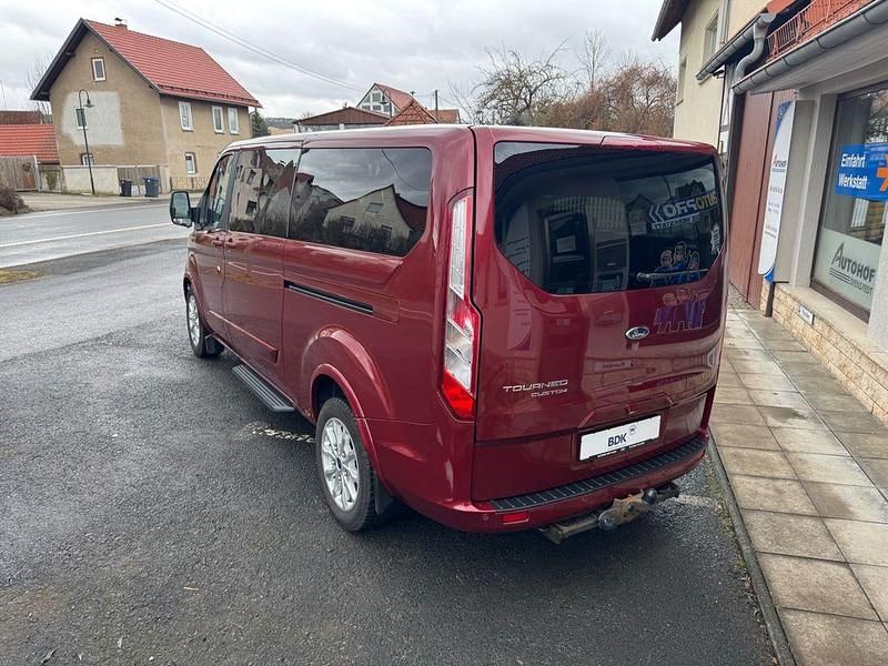 Gebraucht Ford Tourneo Titanium 185 PS (136 kW) 2020 Rot Van / Kleinbus