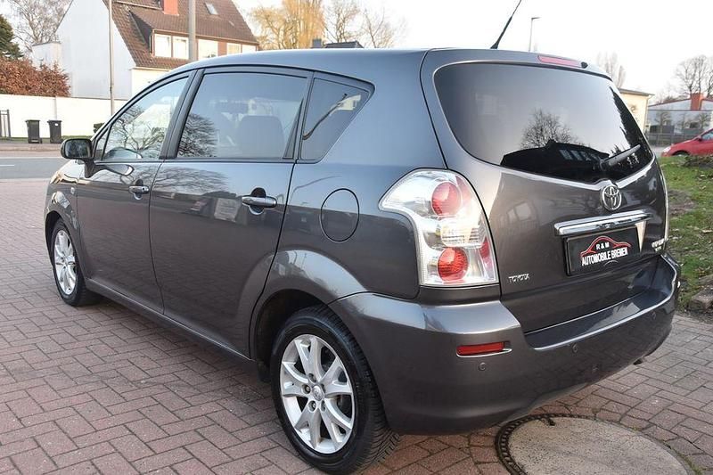 Gebraucht Toyota Corolla Verso Team 129 PS (94 kW) 2009 Grau Van / Kleinbus