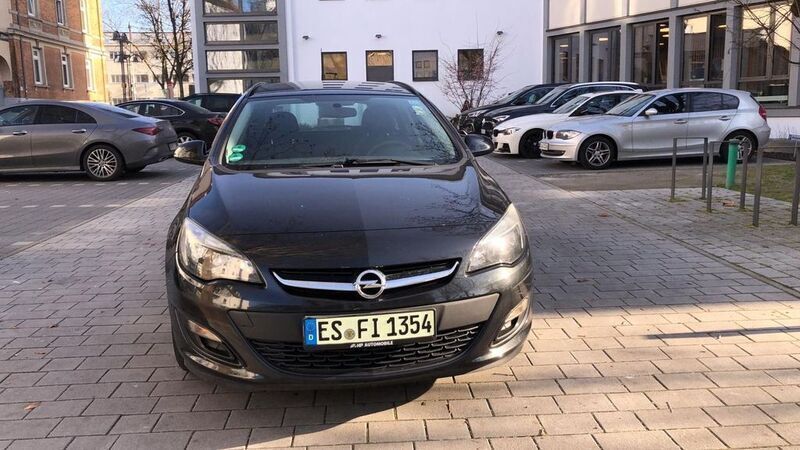 Schwarz Gebraucht 2014 Opel Astra Eco Limousine | 3.700 € (Fairer Preis) - Bild 1/4