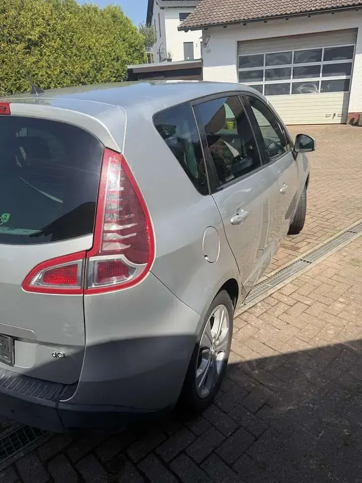 Gebraucht Renault Scénic III Dynamique 110 PS (80 kW) 2011 Silber Van / Kleinbus