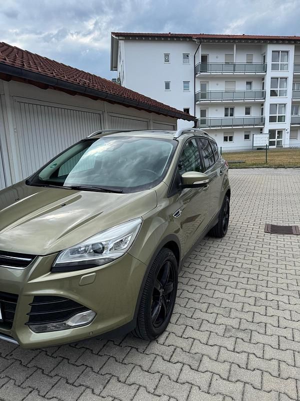 Gebraucht Ford Kuga 180 PS (132 kW) 2014 Grün SUV