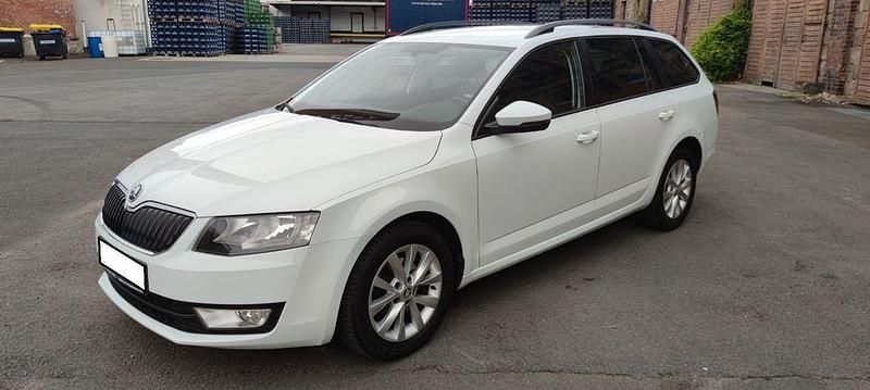 Weiß Gebraucht 2016 Skoda Octavia Ambition Kombi | 9.450 € (Fairer Preis) - Bild 1/4