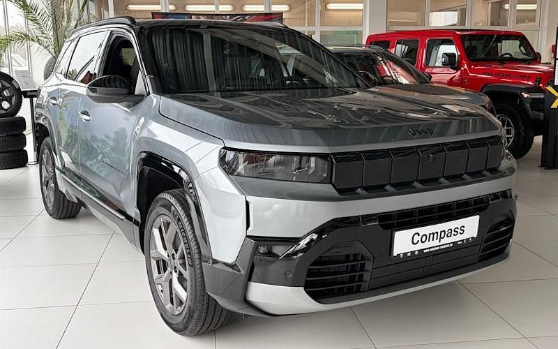 Neu Jeep Compass 145 PS (106 kW) 2026 Grau SUV