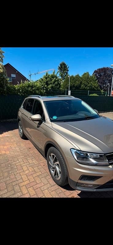 Gebraucht VW Tiguan Edition 150 PS (110 kW) 2018 Gold SUV