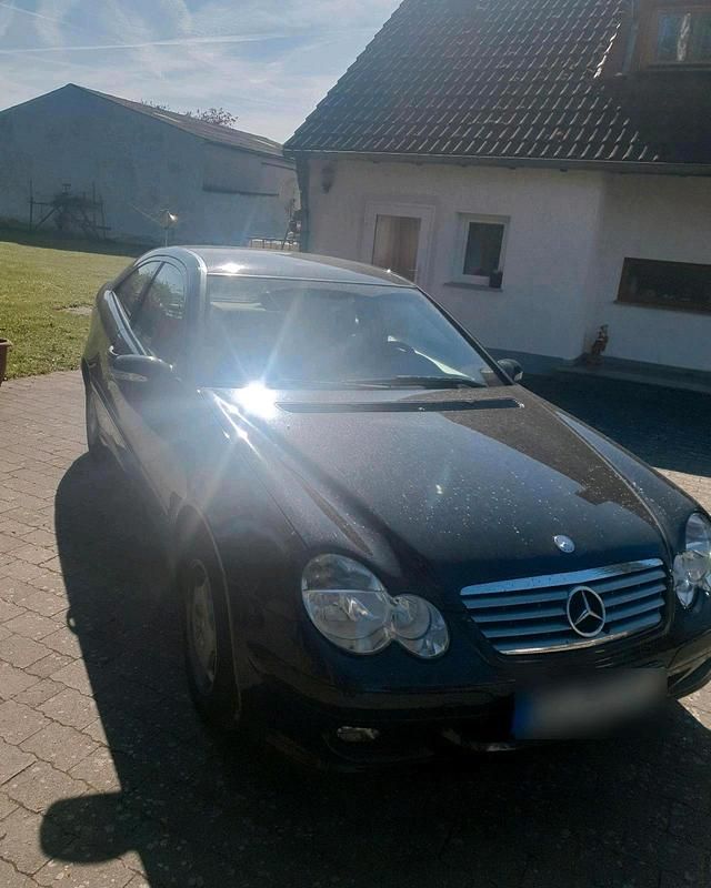 Gebraucht Mercedes C200 122 PS (89 kW) 2004 Schwarz Coupé