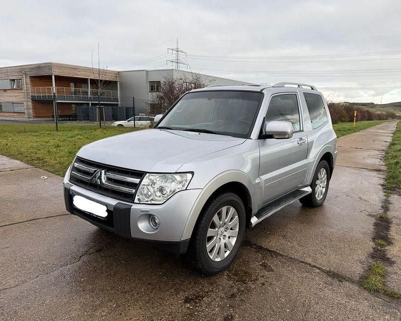 Silber Gebraucht 2007 Mitsubishi Pajero Instyle SUV | 11.500 € (Fairer Preis) - Bild 1/4