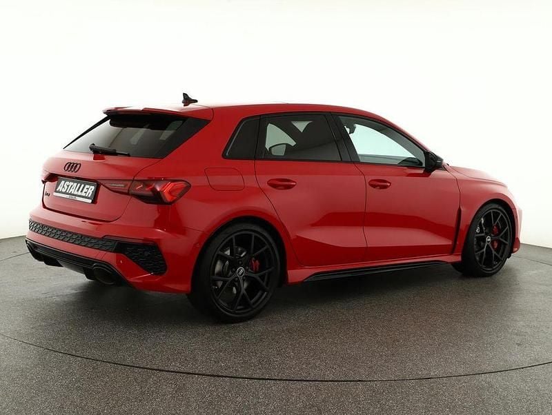 Gebraucht Audi RS3 Sport 400 PS (294 kW) 2022 Tangorot metallic (metallic) Limousine