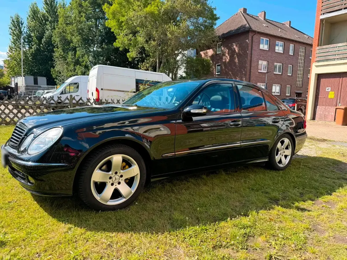 Gebraucht Mercedes E200 163 PS (119 kW) 2005 Schwarz Limousine