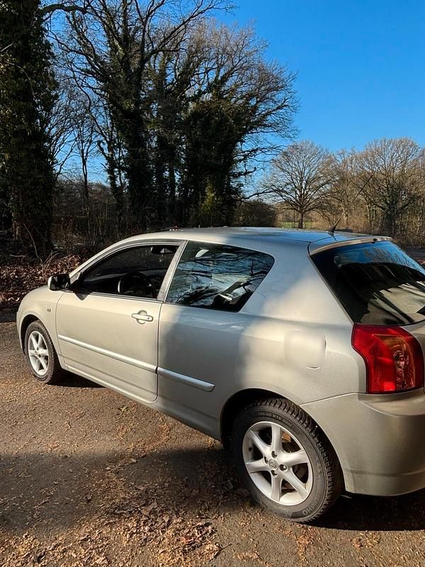 Gebraucht Toyota Corolla 97 PS (71 kW) 2005 Silber Kleinwagen