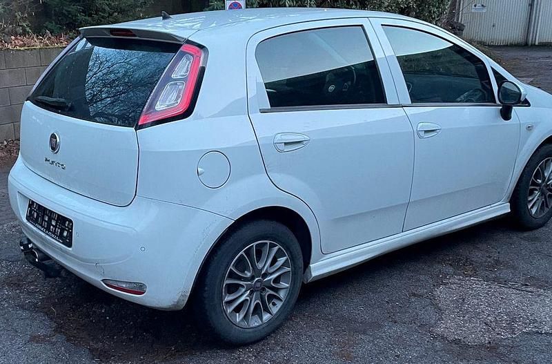 Gebraucht Fiat Punto Lounge 80 PS (58 kW) 2015 Weiß Kleinwagen