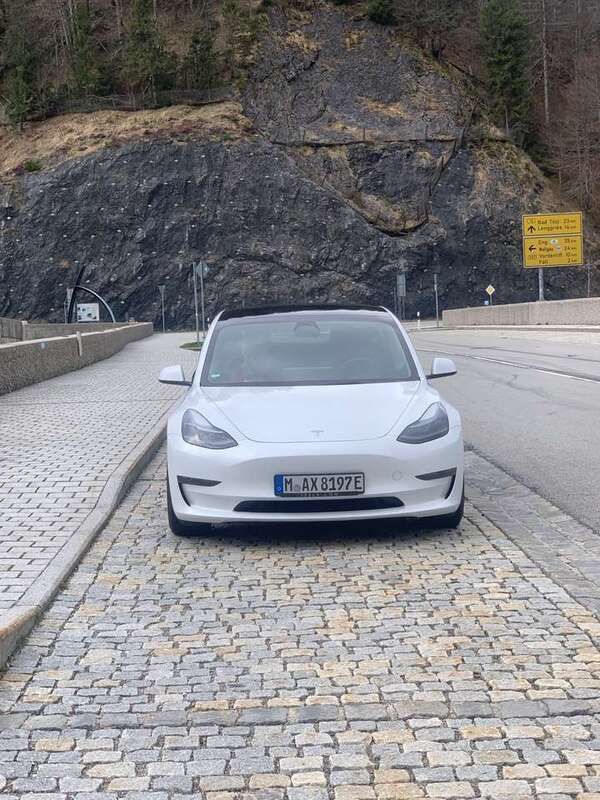 Gebraucht 2022 Tesla Model 3 Performance Limousine | 36.450 € (Etwas zu teuer) - Bild 1/4