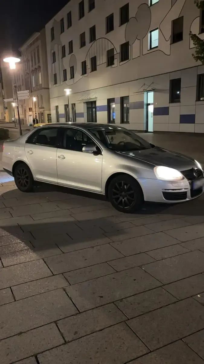 Gebraucht VW Jetta 102 PS (75 kW) 2005 Grau Limousine