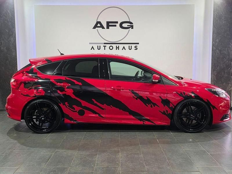 Gebraucht Ford Focus ST 250 PS (183 kW) 2014 Rot Limousine