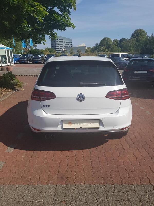 Weiß Gebraucht 2017 VW Golf VII GTE Limousine | 18.000 € (Etwas zu teuer) - Bild 1/4