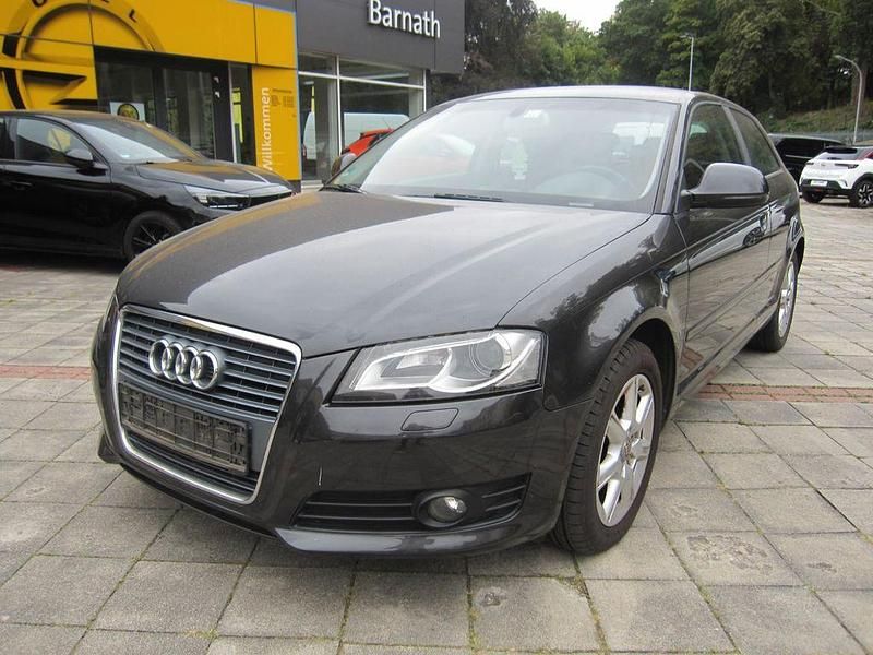 Grau Gebraucht 2010 Audi A3 Ambiente Limousine | 6.400 € (Fairer Preis) - Bild 1/4