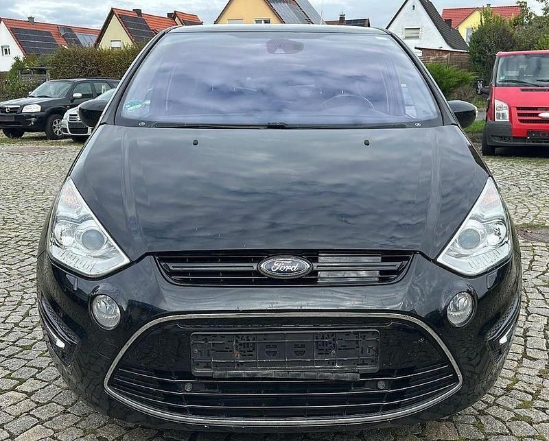 Używany Ford S-MAX Titanium 163 KM (119 kW) 2015 Czarny Minivan
